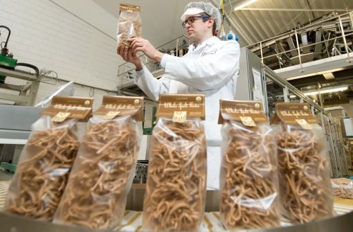 Produkte aus der Region sind auch im Ausland beliebt, wie die Vollkorn-Spätzle vom Teigwarenhersteller Alb-Gold Teigwaren GmbH in Trochtelfingen. Foto: dpa