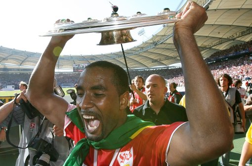 Am 19. Mai 2007 feiert Cacau mit dem VfB Stuttgart die Meisterschaft. Foto: dpa