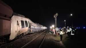 Der Personenzug ist auf einen Güterzug geprallt. Foto: Freiwillige Feuerwehr Meerbusch