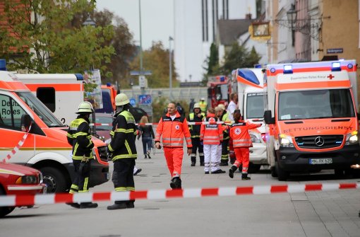 Bei einem Gasunglück in einem Hotel in Memmingen werden 27 Menschen verletzt. Die Ursache für den Austritt des geruchlosen Gases war auch Stunden nach dem Unglück unklar Foto: dpa