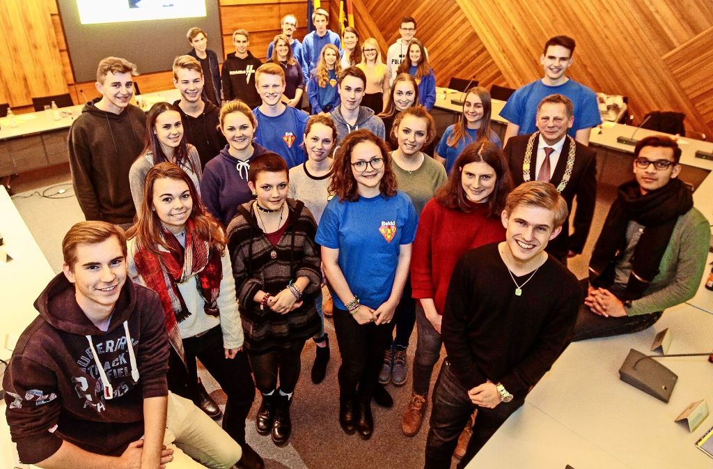 18 junge Volksvertreter sitzen am Ratstisch, 13 aus dem vorhergehenden Gremium sind ausgeschieden (im Foto im Hintergrund). Foto: factum/Bach