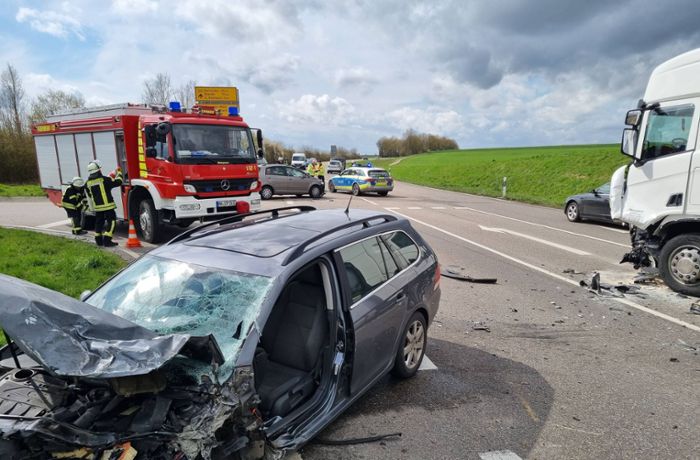 Unfall bei Eppingen im Kreis Heilbronn: Vorfahrt missachtet – zwei Verletzte
