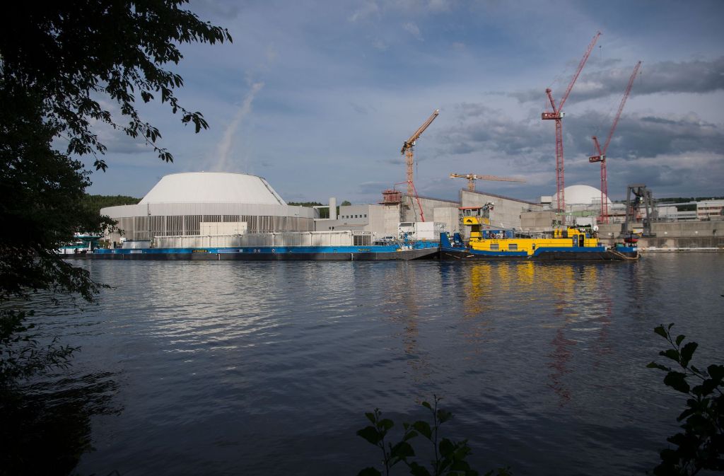 Der radioaktive Müll ist auf dem Lastenschiff vor dem Atomkraftwerk in Neckarwestheim angekommen. (Archivfoto)