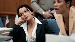 Lindsay Lohan mit ihrer Anwältin Foto: AP