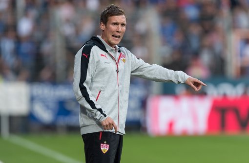 Hannes Wolf stimmt sein Team auf den Härtetest gegen TSV 1860 München ein. Foto: dpa