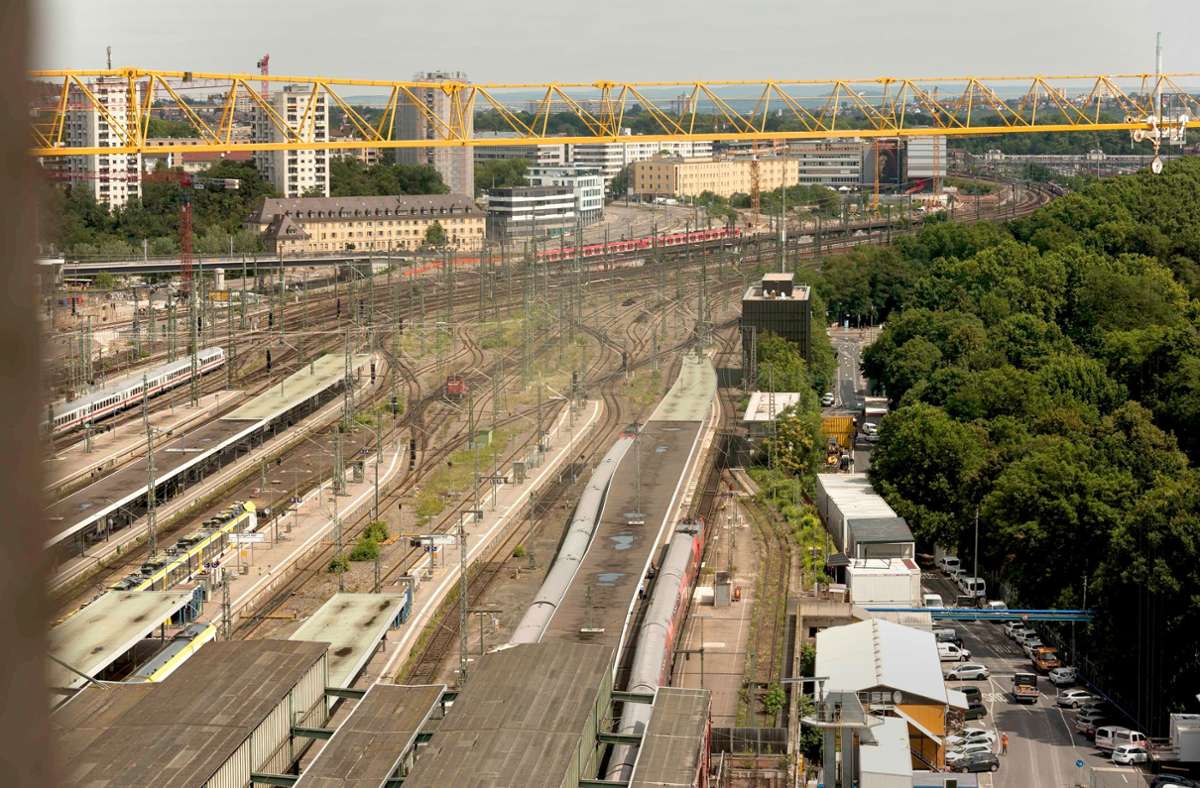 Im Bereich der heutigen Gleise wird der Bau einer unterirdischen Station geprüft. Foto: /Lichtgut/Kovalenko