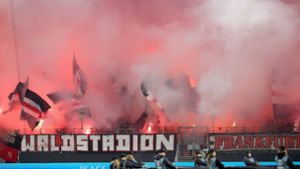 Eintracht Frankfurt gegen PAOK Saloniki: Fans nebeln Kurve ein – keine provokanten Spruchbänder
