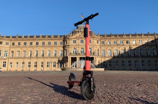 E-Roller von Voi auf dem Schlossplatz Foto: Voi