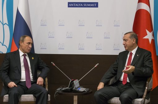 Gespräch unter den Staatschefs vor dem Abschuss eines russischen Kampfjets: Erdogan und Putin wollen nun erstmals nach dem Abschuss eines russischen Kampfjets wieder miteinander telefonieren. Foto: AP