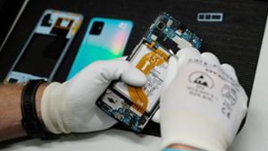 Die EU plant, dass Geräte, wie etwa Smartphones, in Zukunft leichter zu reparieren sein sollen. Foto: picture alliance/dpa/Sebastian Willnow
