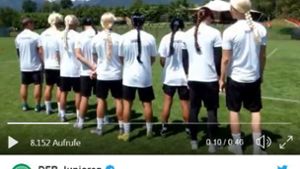 U21 schickt DFB-Frauen  Videogruß mit Pferdeschwänzen