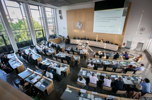 Die Machtverhältnisse im Stuttgarter Rathaus bleiben unverändert, nicht nur im Gemeinderat, sondern auch in den Ratsausschüssen. Dabei hätte der Zerfall der AfD-Fraktion durchaus Folgen haben können. Foto: Michael Steinert