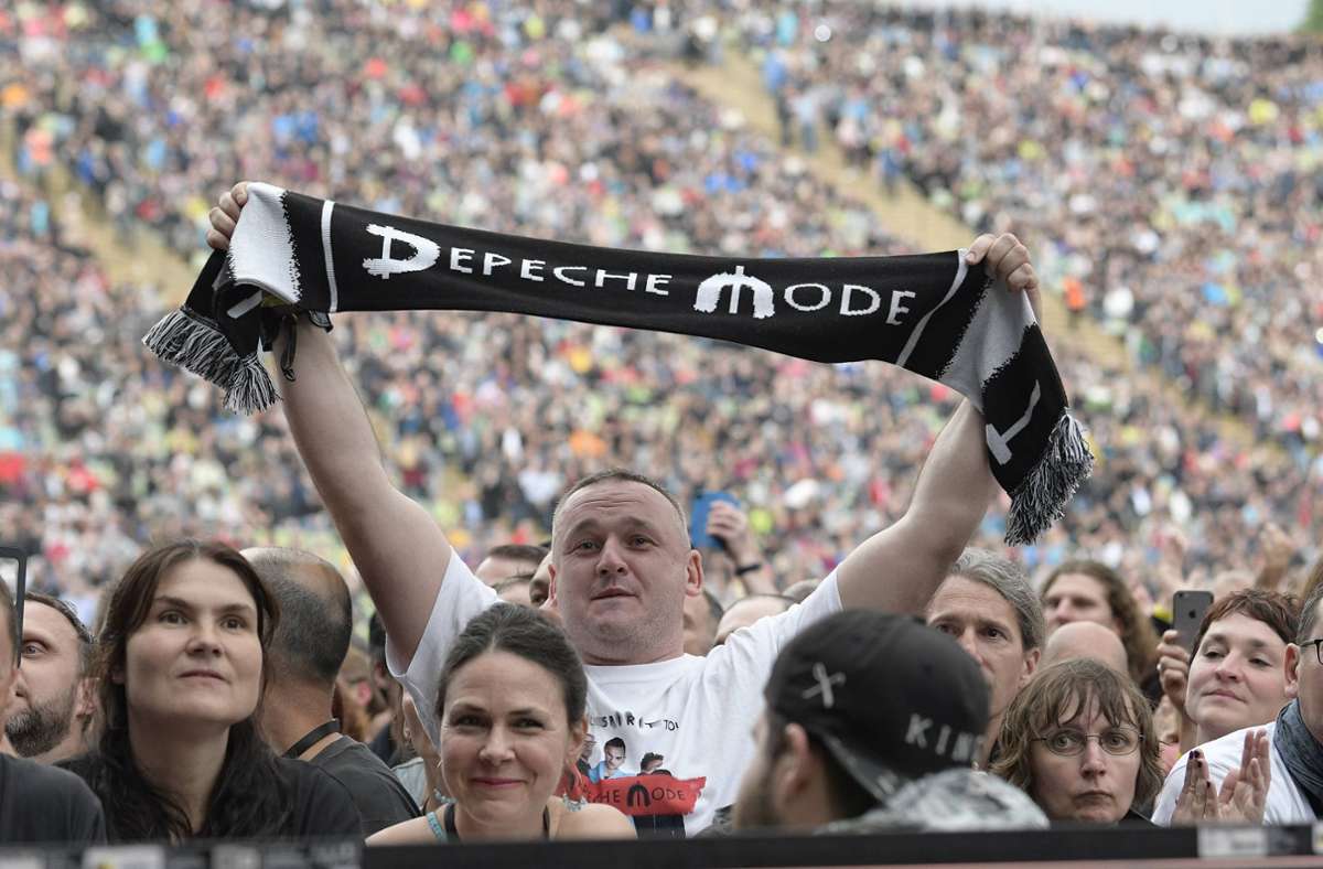 Anschließend wird das Olympiastadion unter anderem für Open-Air-Konzerte genutzt – am 9. Juni 2017 gastiert die britische Popband Depeche Mode in München. Jetzt kehrt erstmals wieder der Fußball zurück.