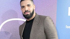 Drake bittet Fans, keine BHs auf die Bühne zu werfen
