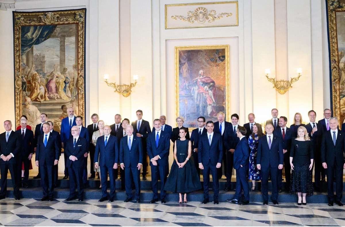 Die Teilnehmer des Nato-Gipfels in Madrid – mit dem spanischen Königspaar. Foto: dpa/Bernd von Jutrczenka