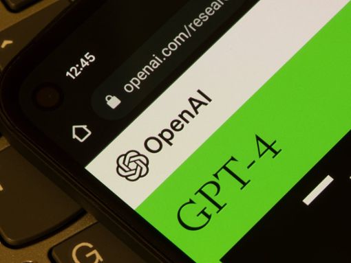 Der Zugang zu ChatGPT-4 von OpenAI kostet derzeit rund 20 Euro im Monat. Foto: Tada Images/Shutterstock.com