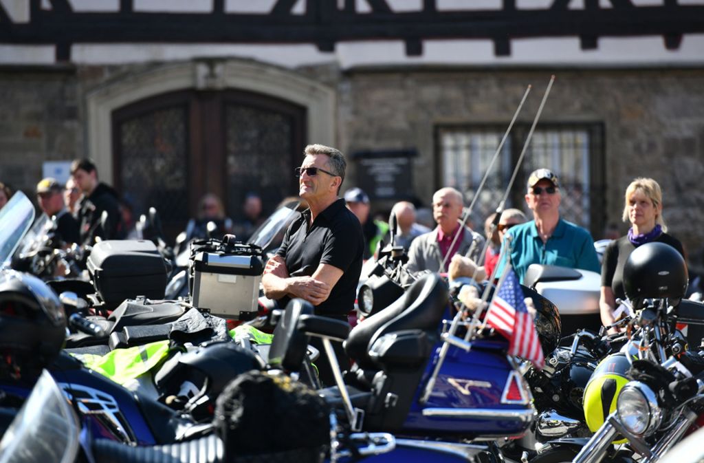 Bei bestem Wetter haben sich hunderte Motorradfahrer zum Bikergottesdienst in Schwäbisch Hall getroffen.