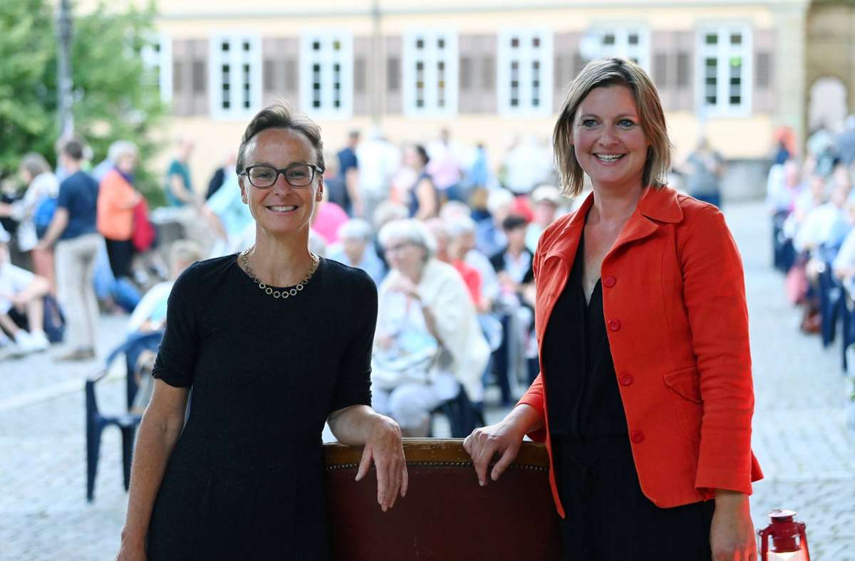 Ulrike Baumgärtner (rechts, Grüne) und Sofie Geisel (SPD) fordern den bisherigen Amtsinhaber Boris Palmer (parteilos) heraus. Foto: IMAGO/ULMER Pressebildagentur/IMAGO/Ulmer