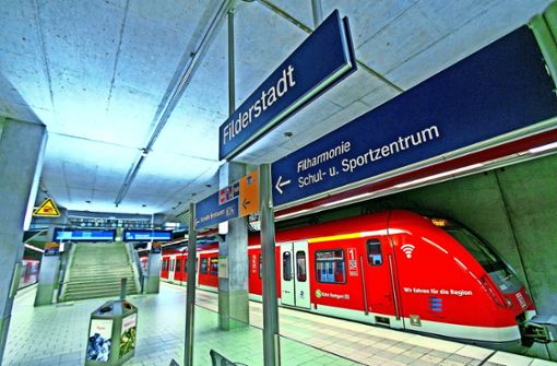 Bisher endet die S-Bahn in Filderstadt-Bernhausen. 2026 soll sie bis nach Neuhausen fahren. Foto: Roberto Bulgrin