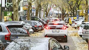 Zugeparkte Gassen machen die Innenstadt nicht attraktiv. Vor allem die Grünen fordern daher autofreie Zonen. Foto: factum//Simon Granville