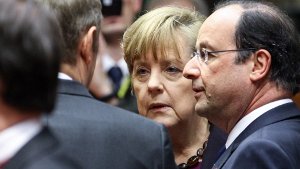 Bundeskanzlerin Merkel mit dem französischen Staatschef Hollande beim EU-Gipfel in Brüssel. Foto: EPA