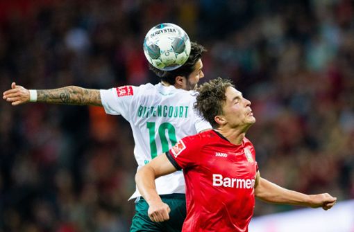 Vor dem Bundesliga-Start nach der Corona-Zwangspause ist die Live-Übertragung der Partie Werder Bremen gegen Bayer 04 Leverkusen am Montagabend gefährdet. Foto: dpa/Rolf Vennenbernd