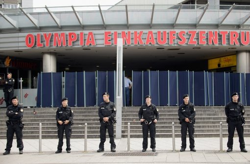 Der Tatort der Schießerei, das Olympia Einkaufszentrum in München, ist noch immer abgeriegelt. Foto: Getty Images Europe