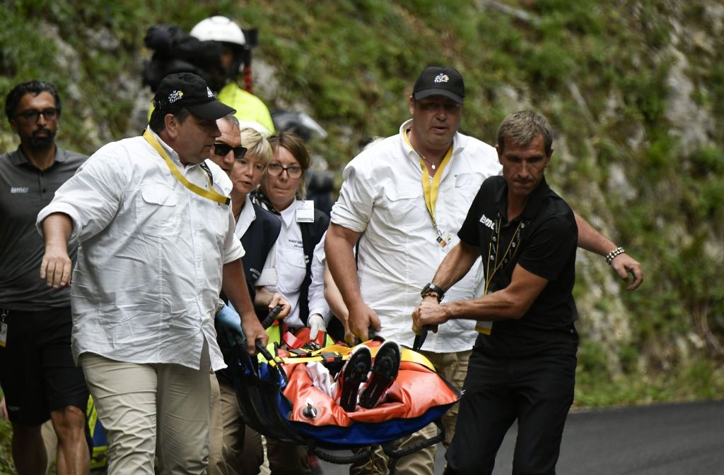 Richie Porte wird nach seinem schweren Sturz bei der Tour de France abtransportiert.