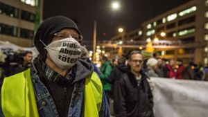 Die Bürgerinitiative Neckartor hat am Donnerstagabend demonstriert. Foto: Lichtgut/Julian Rettig