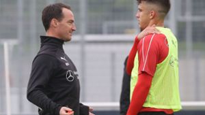 Trainer Nico Willig (li.) und Abwehrspieler Marc Oliver Kempf, der wohl auch gegen Hertha BSC wieder im Abwehrzentrum spielen wird. Foto: Baumann