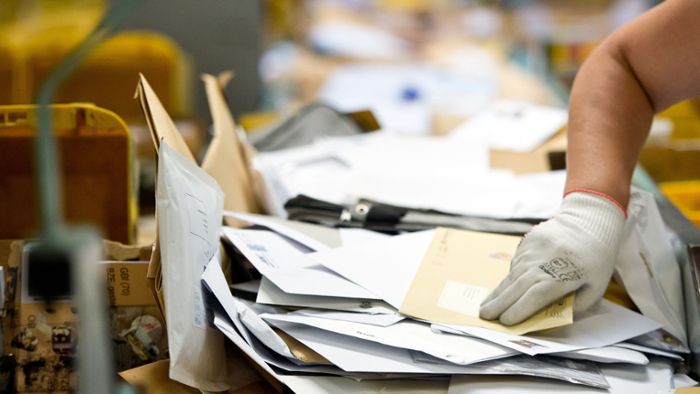 Postbote entsorgt mehr als 400 Briefe im Altpapier