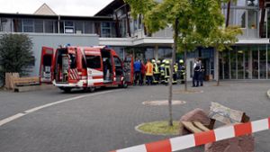 Gleich zweimal hintereinander mussten Rettungskräfte am Montag zu Schulen in Bammental (Rhein-Neckar-Kreis) zu Großeinsätzen ausrücken. Foto: dpa