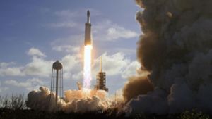Am Dienstag wurde die Riesenrakete „Falcon Heavy“ ins All geschossen. Foto: AP/Orlando Sentinel