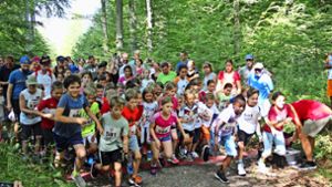 Rekordverdächtig: Über die 1,2 Kilometer lange Strecke, den „Minimarathon“,  sind fast 70 Mädchen und Buben an den Start gegangen. Foto: Torsten Ströbele
