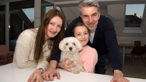Stadtmenschen aus Überzeugung: Jenny, Zoé und Oliver Popp (v. l.) mit Hund Goliath Foto:  