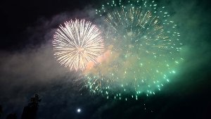 Feuerwerksfestival lockt tausende Besucher an
