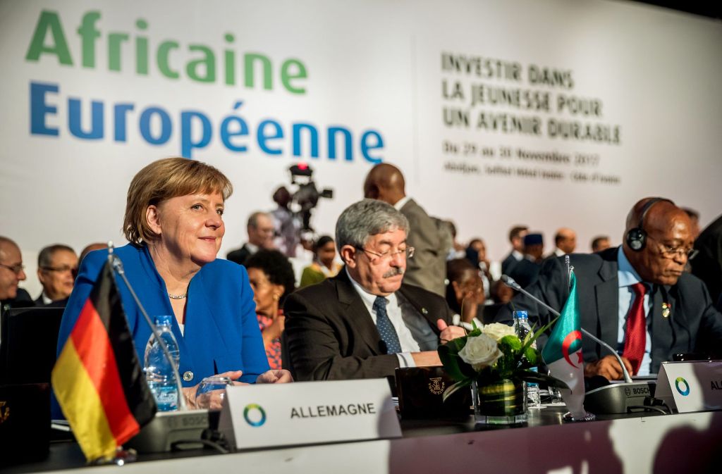 Angela Merkel beim EU-Afrika-Gipfel in Abidjan. Foto: dpa