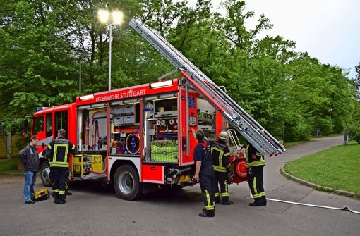 Die Drehleiter am neuen HLF 20 kann heruntergekurbelt werden. Das geht deutlich schneller, als wenn erst ein Feuerwehrmann aufs Dach klettern muss. Foto: Alexandra Kratz