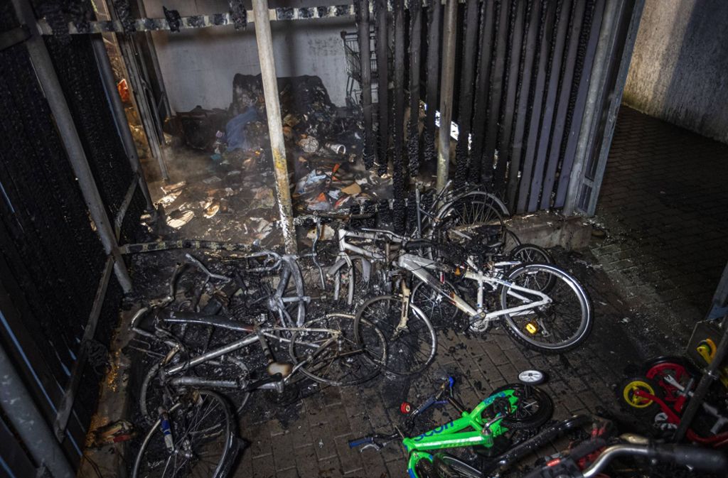 Bei dem Brand wurden mehrere Fahrräder beschädigt. Foto: 7aktuell.de/Simon Adomat