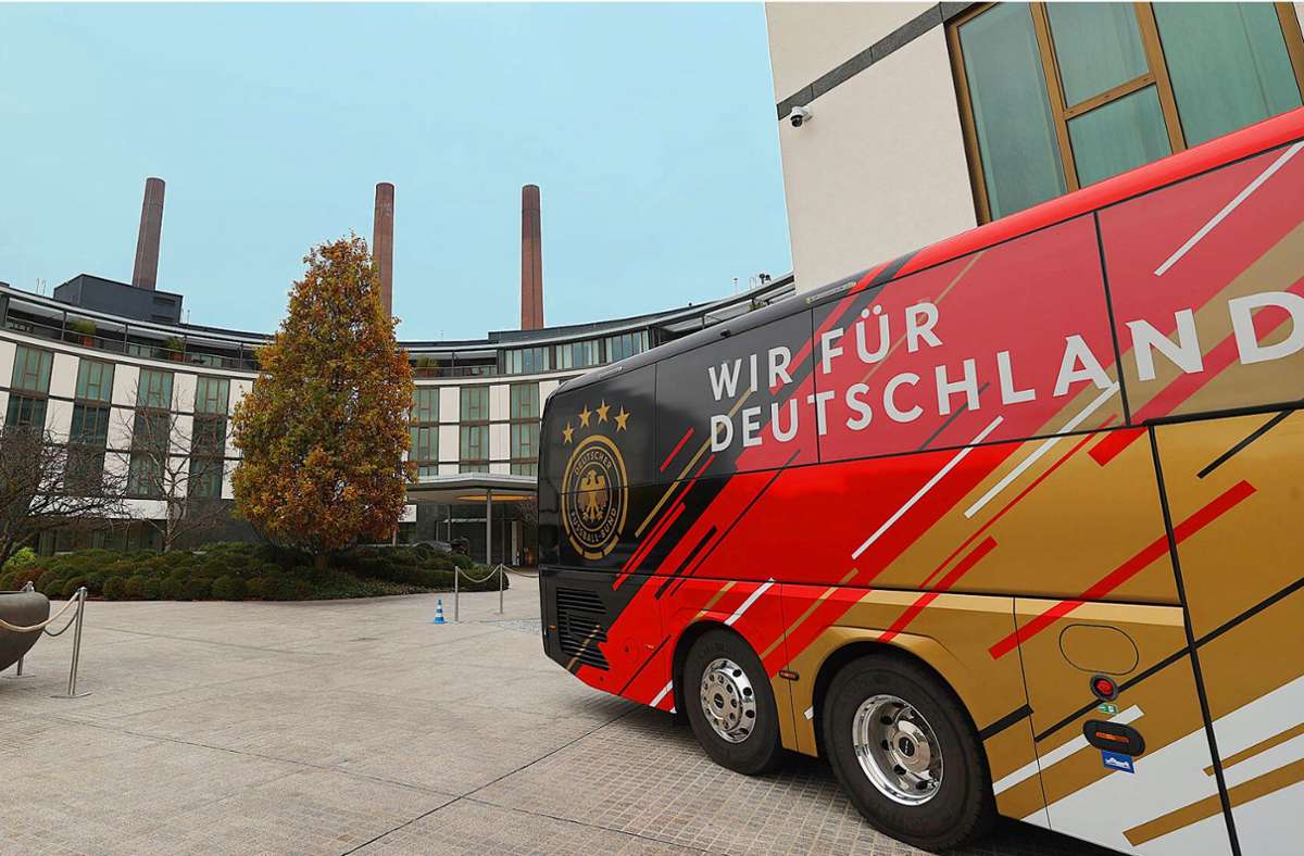 Im Teambus der DFB-Elf nehmen in diesen Tagen andere Spieler Platz als ursprünglich vorgesehen. Foto: imago//Susanne Hübner
