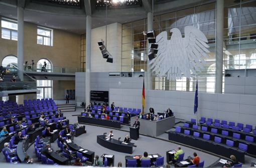 In einer parlamentarischen Demokratie liegt die Gesetzgebung  beim Parlament (Legislative). In Deutschland werden Gesetze von Bundestag und Bundesrat beschlossen. Foto: imago/Metodi Popo/w