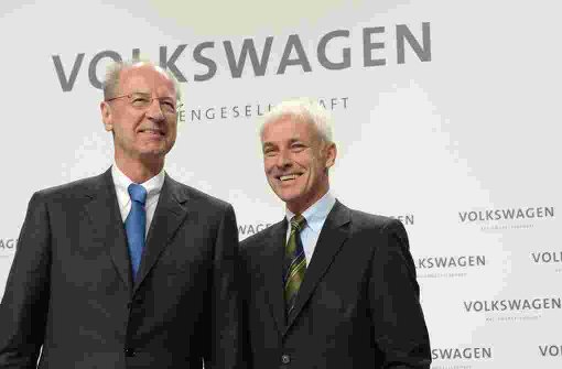 VW-Chef Matthias Müller (rechts) und Hans Dieter Pötsch, Aufsichtsratsvorsitzender der Volkswagen AG. (Archivfoto) Foto: dpa