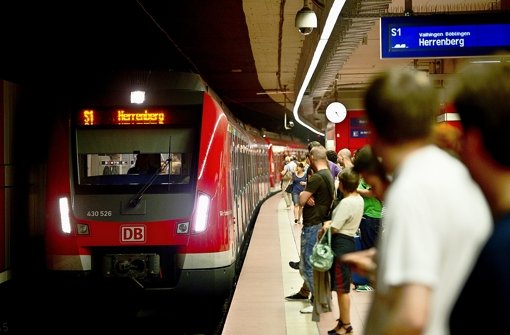 Viele Pendler verlassen sich täglich auf die S-Bahn – und müssen nicht selten warten Foto: Max Kovalenko