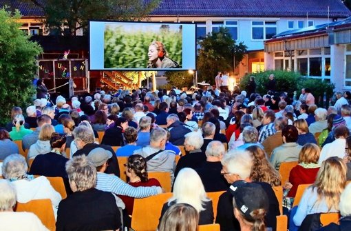 Mehr als 250 Leute sind beim Open-Air-Kino dabei gewesen. Foto: avanti