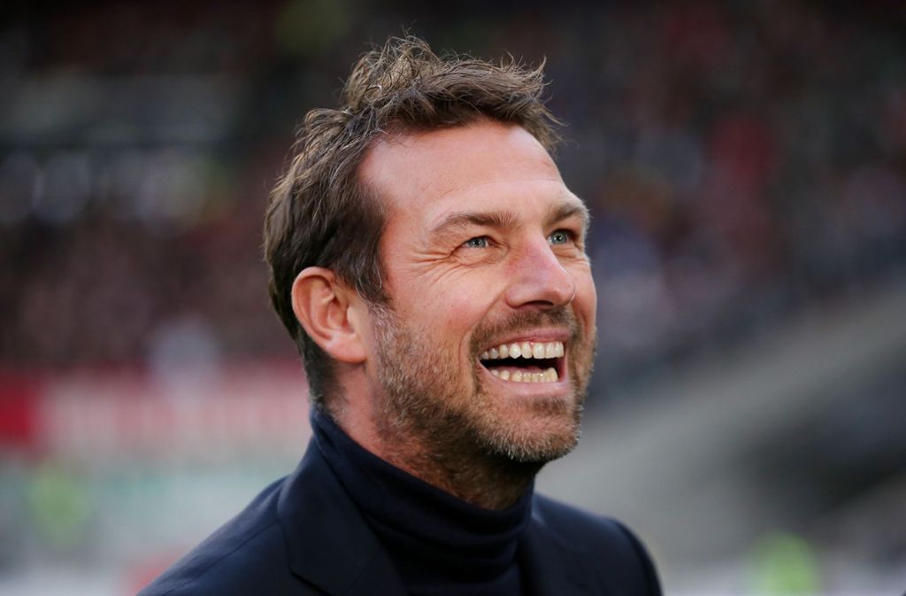 Markus Weinzierl vom VfB Stuttgart will auch nach dem Spiel in Gladbach noch etwas zu lachen haben.