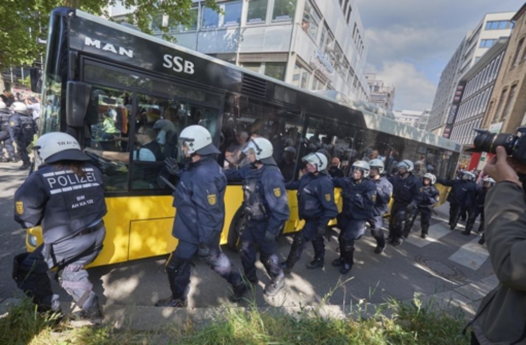 Massives Polizeiaufgebot aus Anlass der   Pegida-Kundgebung Foto: dpa