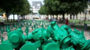 Die „Einheitsmännchen“ zieren in den kommenden Tagen den Stuttgarter Schlossplatz. Foto: dpa