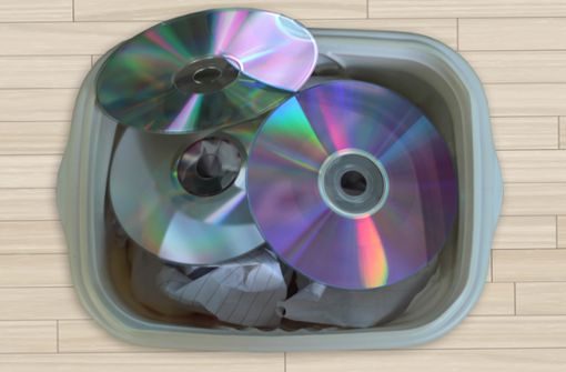 Werfen Sie alte CDs nicht einfach in den Hausmüll. Foto: Tatiane Silva / shutterstock.com