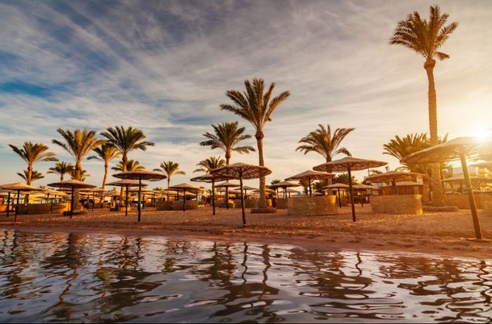 In Ägypten warten im Frühjahr zahlreiche Urlaubsdestinationen mit traumhaften Stränden, wie hier in Hurghada.