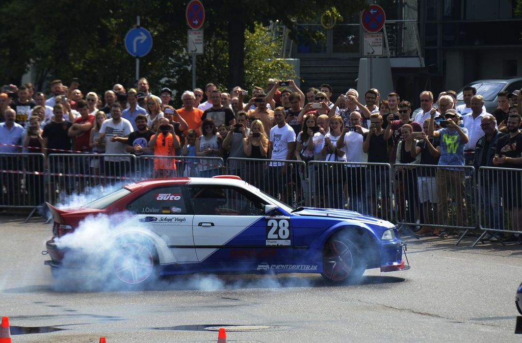 Die Tuning-Fans haben am Sonntag ihre Autos bei „Cars and Rockstar“ in Esslingen präsentiert.